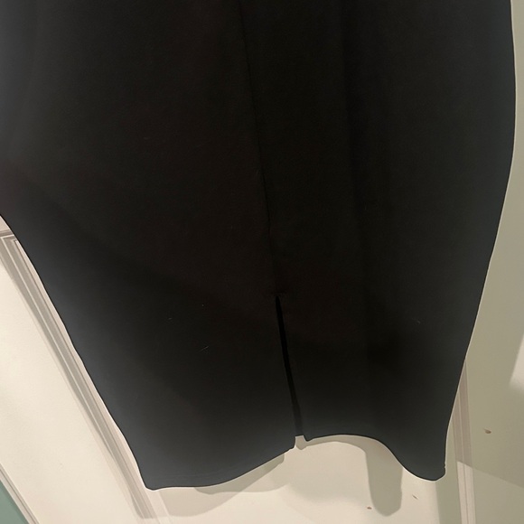 Elegant Black Pencil Skirt with Straps - Picture 6 of 6